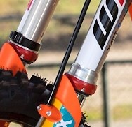Ochranný kryt prednej vidlice KTM + GAS GAS+HUSQVARNA 50+65 2021-2024