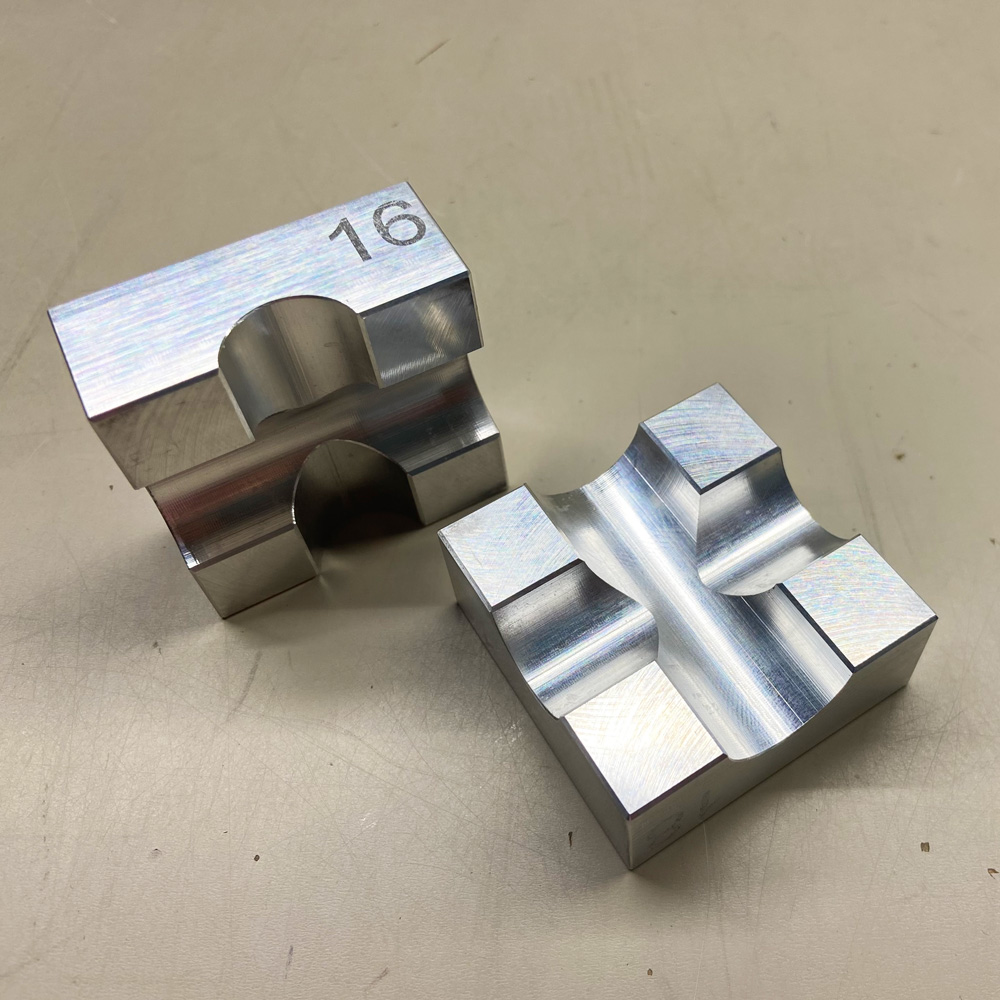 Montážny držiak/klema na piestne tyče s priemerom 16mm/18mm Lainer