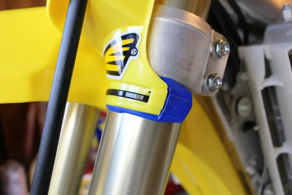 Guma pod prednú tabuľku CYCRA (pár)