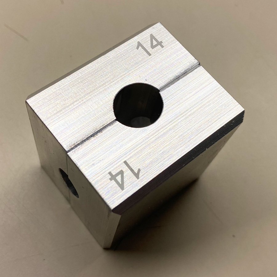 Montážny držiak/klema na piestne tyče s priemerom 12mm/14mm Lainer