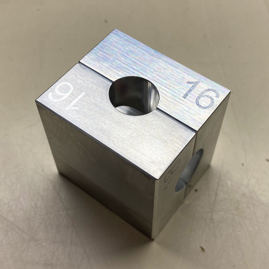 Montážny držiak/klema na piestne tyče s priemerom 16mm/18mm Lainer