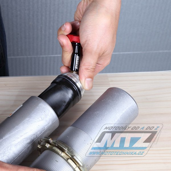Prípravok na zadný tlmič DRC GasCap Extractor