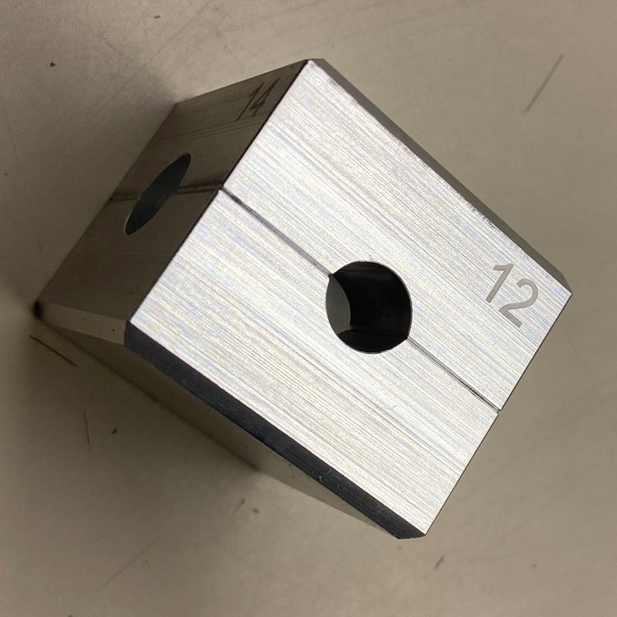 Montážny držiak/klema na piestne tyče s priemerom 12mm/14mm Lainer