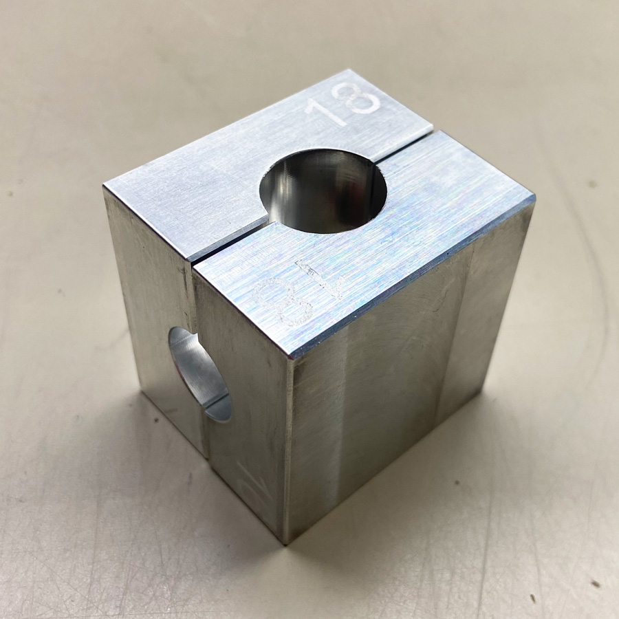 Montážny držiak/klema na piestne tyče s priemerom 16mm/18mm Lainer